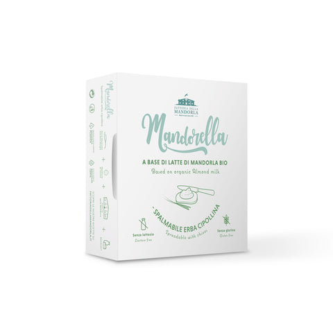 Mandorella spalmabile all’erba cipollina servita su pane tostato con verdure fresche in stile pugliese